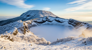 Hallasan Mountain on Jeju Island – natural Korean tourist attraction ⛰